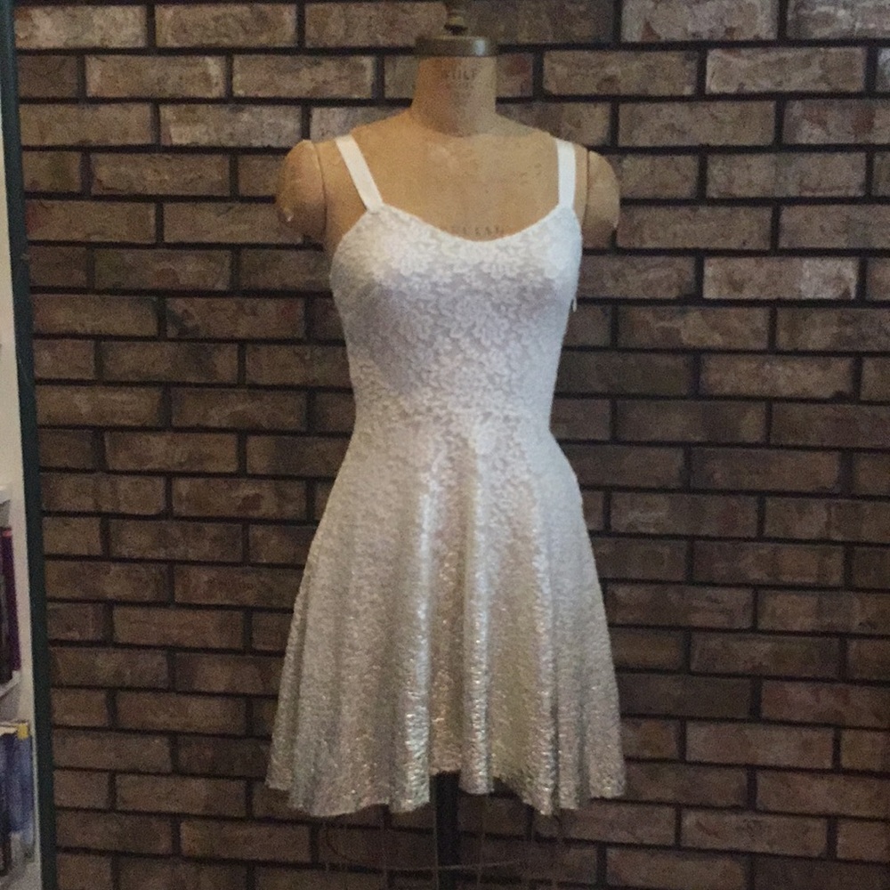 🥂Free People Gold & White Homecoming Dress